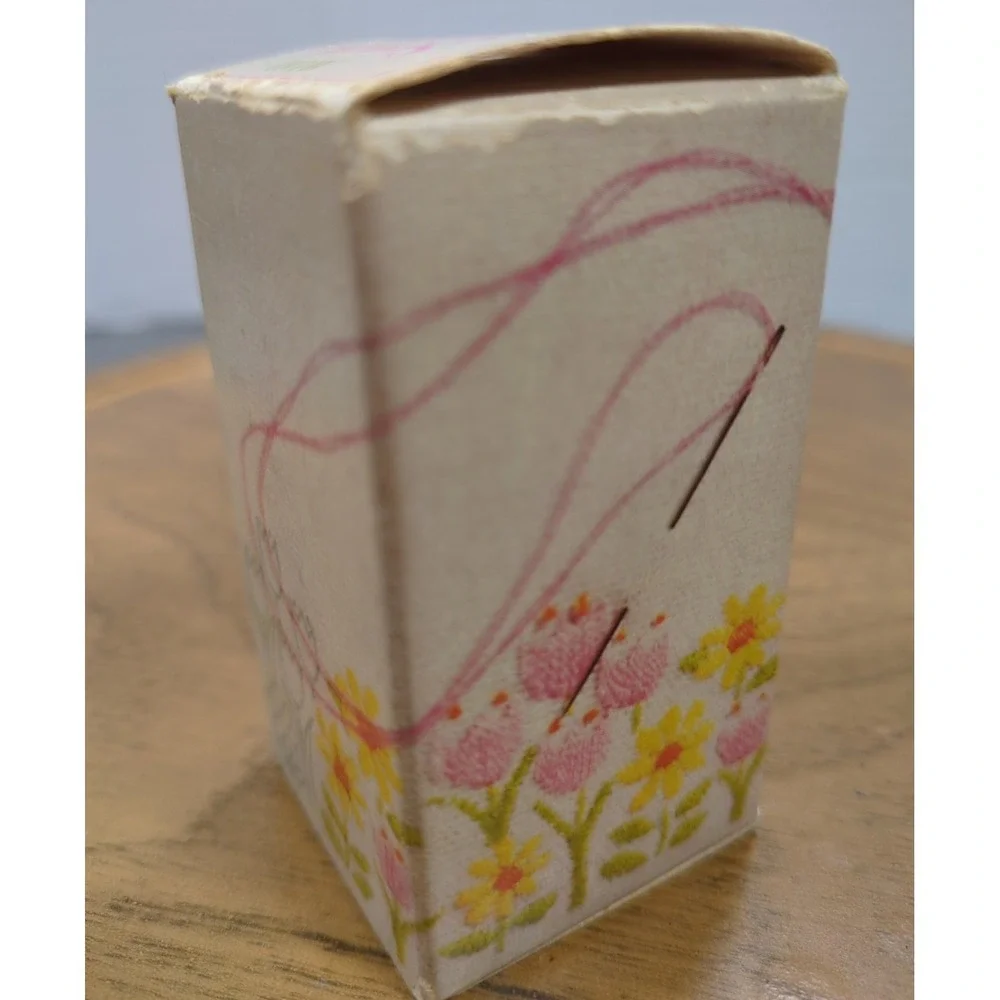 Vtg Avon Sewing Notions Thimble Top Milk Glass Spool Pink Thread Bottle‎ Empty